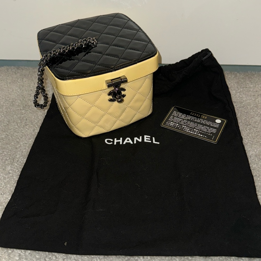 Chanel Quilted Patent Calfskin Vanity Case Clutch!